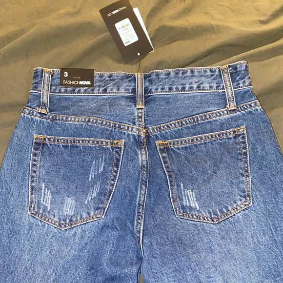 Fashion nova jeans never worn - Picture 3 of 4